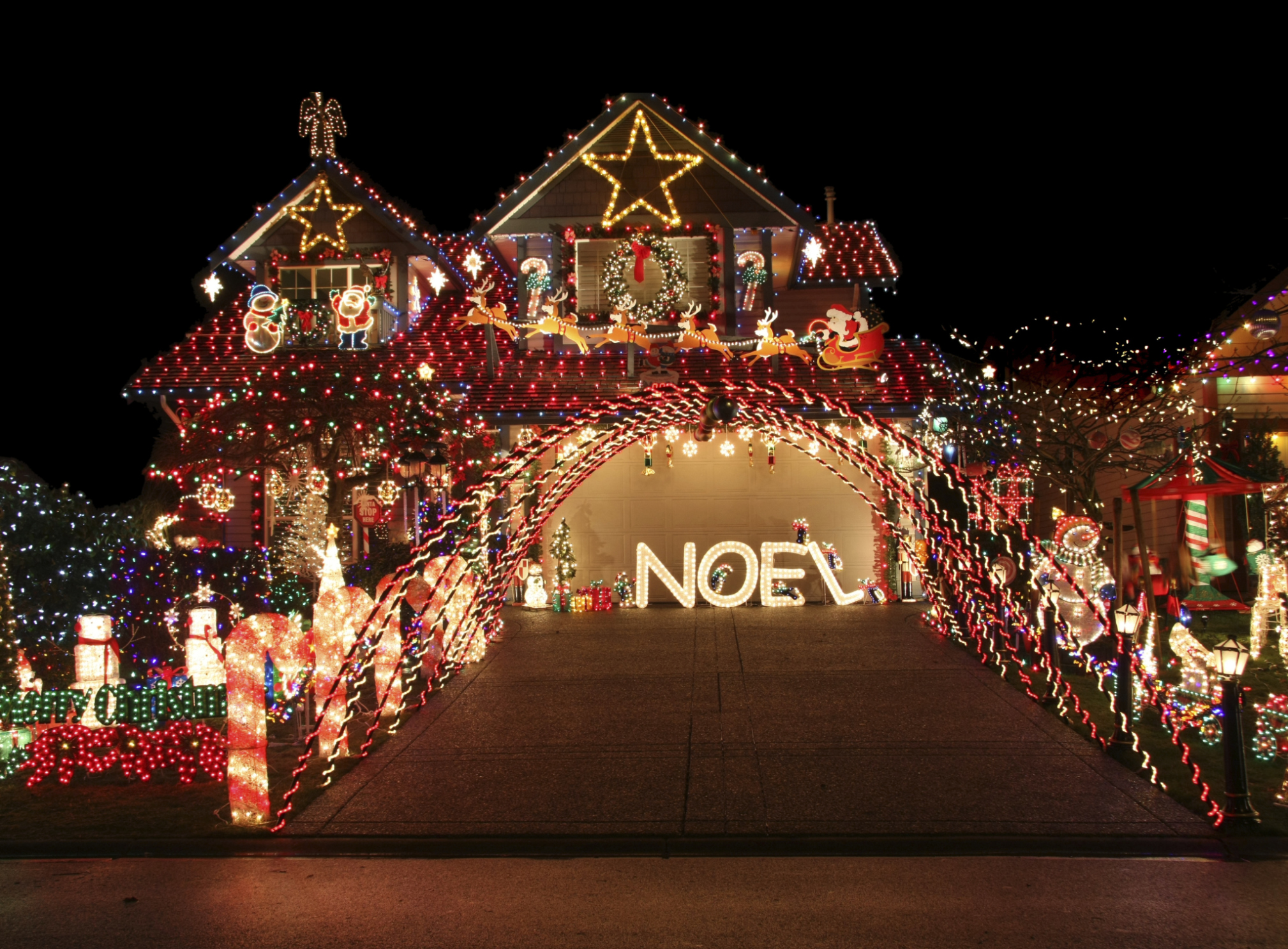 Christmas Light Hanging Services in Denver CO