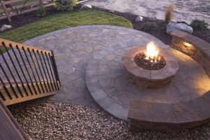 Outdoor fire pit